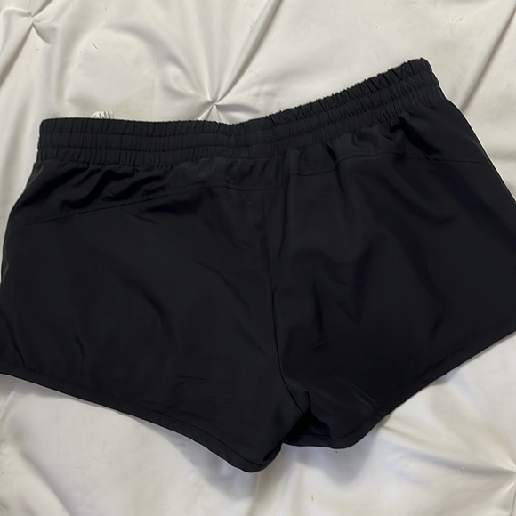 Puma black shorts  net lined Medium - Picture 4 of 5